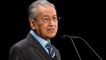   رئيس وزراء ماليزيا السابق يغادر المستشفى بعد علاجه من «كورونا»