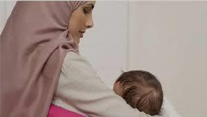 الأزهر: إرضاع الأم أولادها واجب عليها حال بقاء الزوجية وعُرف مُلزِم