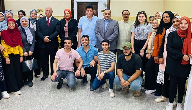 رئيس جامعة بنها يتفقد فعاليات مركز رعاية الموهوبين والمبدعين والنوابغ