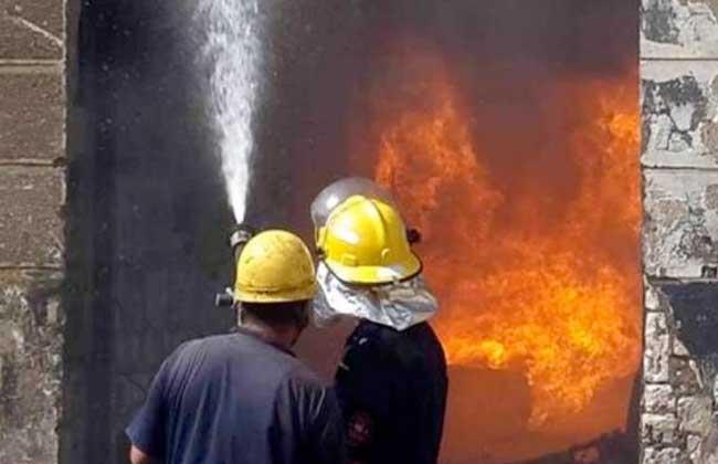 السيطرة على حريق اندلع في مبنى تحت الإنشاء بالتجمع الأول