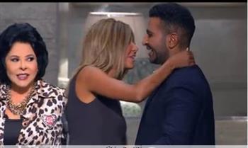 أحمد سعد يُقبل زوجته علياء بسيوني على الهواء في صاحبة السعادة.. شاهد