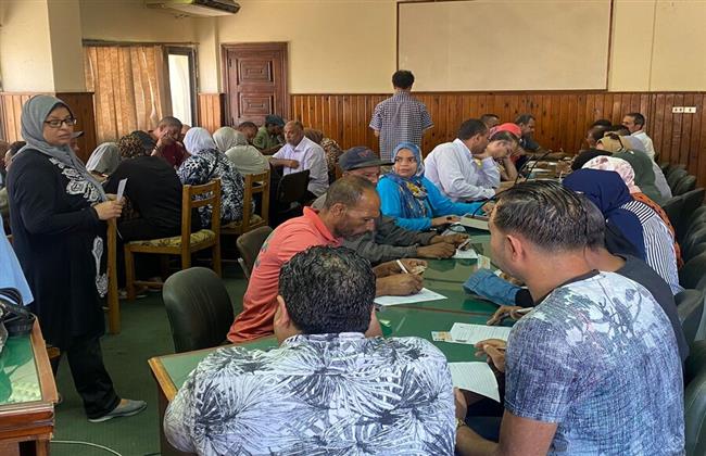 عقد امتحان فوري لمحو أمية 47 من عمال الخدمات المعاونة بحى غرب الإسكندرية