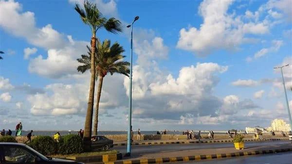 أجواء خريفية وتكاثر السحب المنخفضة والمتوسطة.. تعرف على طقس اليوم
