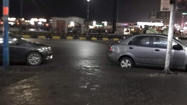 الأمطار تباغت المصطافين بشوارع وكورنيش الإسكندرية