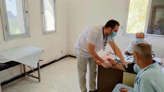 جامعة المنيا توجه قافلة طبية للكشف على 387 حالة بقرية بني روح ضمن حياة كريمة