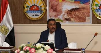 محافظ مطروح يتابع تنفيذ أعمال صيانة ورفع كفاءة الكهرباء بقرية أبو لهو البحرية