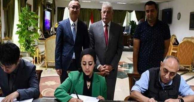 محافظ جنوب سيناء يبحث خطط التعاون في الطاقة النظيفة وتقليل الانبعاثات الكربونية