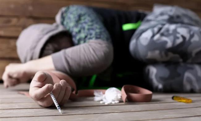 أصدقاء السوء.. نبيل عبد المقصود يكشف أسباب الإدمان