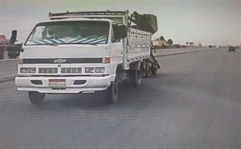   ضبط قائد سيارة نقل لقيادته السيارة عكس الاتجاه في طريق كورنيش النيل بالمعادي
