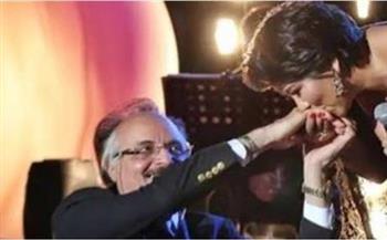   نبيل عبد المقصود يكشف سر تقبيل شرين عبد الوهاب يده في مهرجان قرطاج
