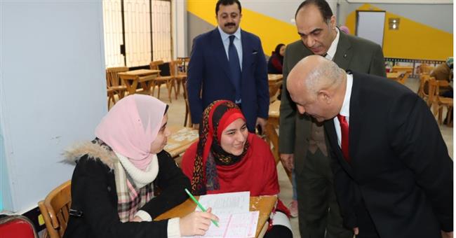 نائب رئيس جامعة الزقازيق يتفقد امتحانات الفصل الدراسى الأول بكلية علوم ذوى الإعاقة والتأهيل