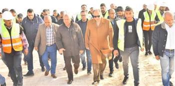 وزير النقل ومحافظ أسيوط يتفقدان بعض مواقع العمل بالخط الثاني للقطار الكهربائي السريع