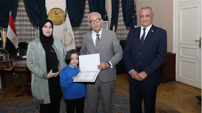 وزير التعليم يكرم الطالب "عمر" الحاصل على المركز الأول عالميًا في مسابقة الحساب الذهني 