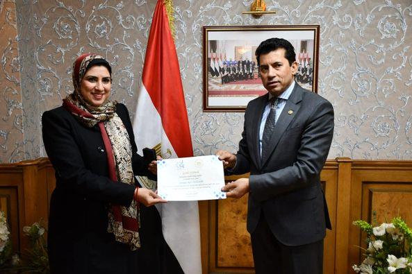 وزير الشباب والرياضة يكرم الإدارة العامة للمراجعة الداخلية والحوكمة بالوزارة