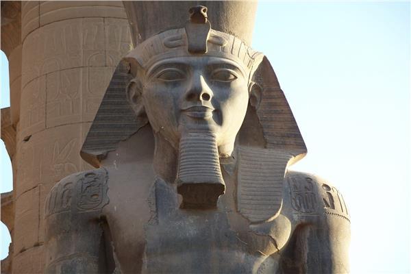 حبس 3 متهمين شرعوا في سرقة تمثال رمسيس الثانى الأثرى في أسوان