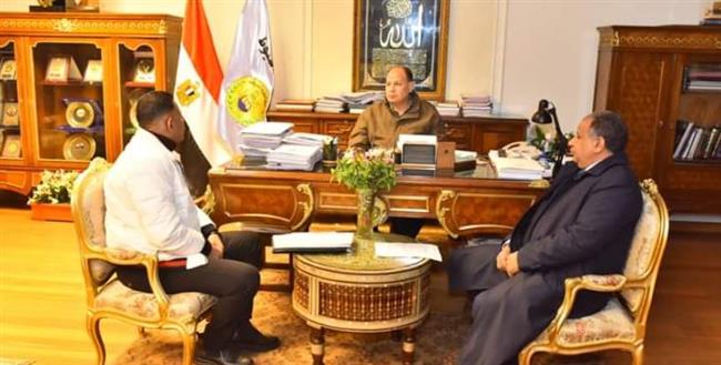 محافظ أسيوط يوجه بتفعيل المشاركة المجتمعية لمبادرات تنمية الحرف اليدوية والتراثية