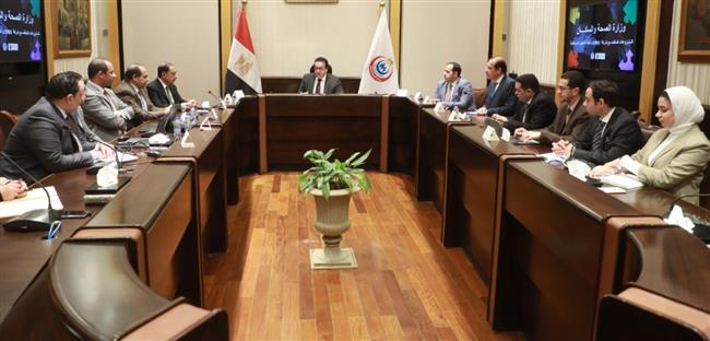وزير الصحة يبحث تطوير الخدمات الإلكترونية بالقطاع الصحي 