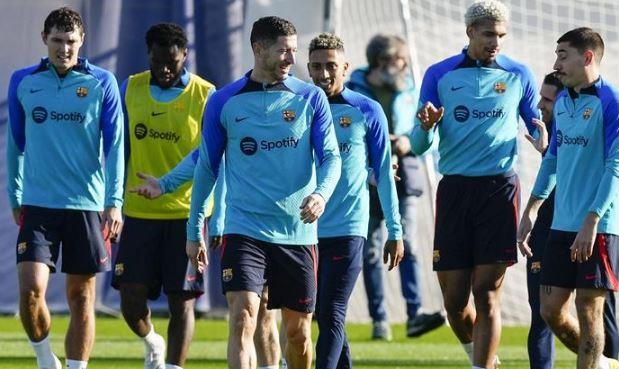 عودة ليفاندوفسكي تزين قائمة برشلونة في السوبر الإسباني