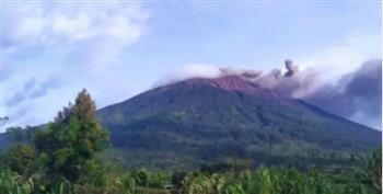   ثوران جبل كيرينسي في جزيرة سومطرة غرب إندونيسيا