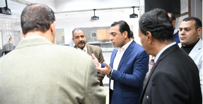 " حازم عمر" يتفقد المركز التكنولوجي لخدمة المواطنين ووحدة التقنين بأبوتشت شمال قنا