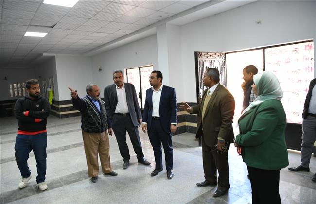 نائب محافظ قنا يتفقد مشروعات حياة كريمة بقرية بخانس 