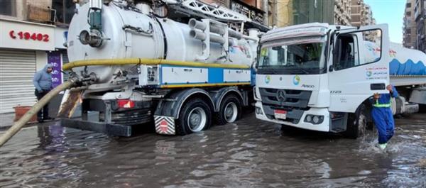 "الصرف الصحي بالإسكندرية": الدفع بـ 150 سيارة ومعدة للتعامل مع تجمعات مياه الأمطار