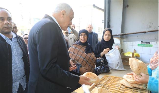 محافظ الجيزة يفاجئ المخابز البلدي بمناطق البوهي والقومية وإمبابة 