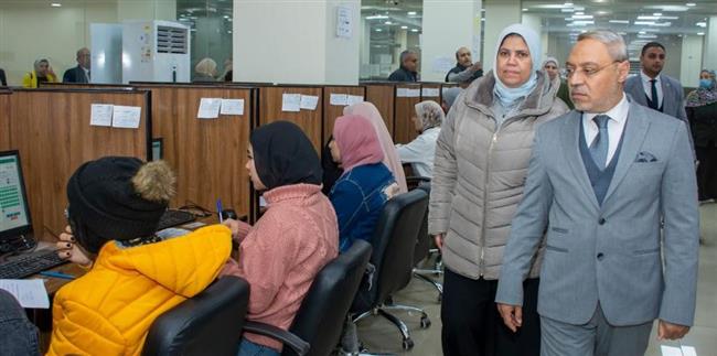 رئيس جامعة طنطا يتابع سير أعمال الاختبارات الالكترونية بكليتى الصيدلة والتمريض 