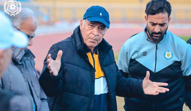  أبو جريشة يجتمع بلاعبي الدراويش
