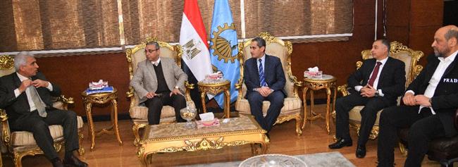محافظ الغربية يجتمع لمناقشة الجسر المشترك بين ترعة المحلة ومصرف زفتى 