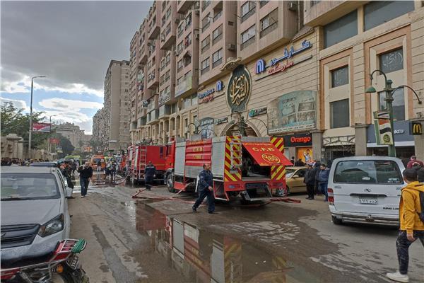 إخماد حريق في مول تجاري كبير بحدائق القبة