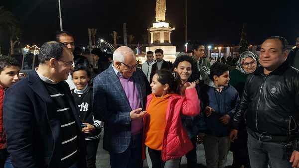 محافظ بورسعيد يتفقد منطقة ساحة مصر ويلتقي بروادها