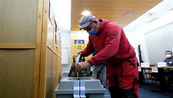   التشيكيون يبدأون في التصويت بالجولة الأولى من الانتخابات الرئاسية