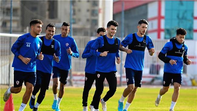 لاعبو الزمالك يخوضون تقسيمة قوية