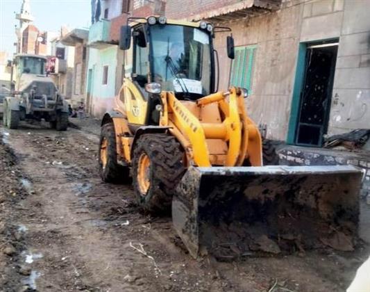 إزالة في المهد لحالة تعدٍ بالبناء على الأرض الزراعية ببني سويف