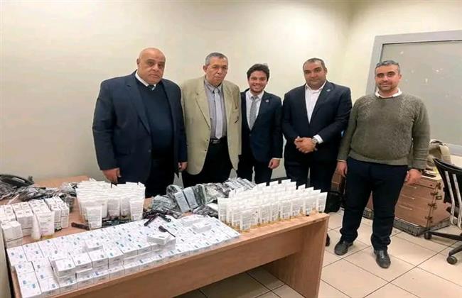 جمارك مطار القاهرة تضبط محاولة تهريب كمية من أدوات ومستحضرات التجميل