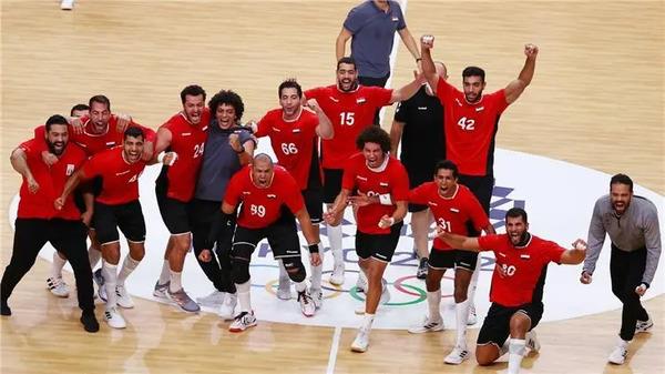 وزير الرياضة: نثق في قدرة منتخب كرة اليد على تحقيق مراكز متقدمة في بطولة العالم بالسويد
