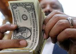 بعد عودة الأموال الساخنة.. خبراء يزفون بشرى عن سعر الدولار