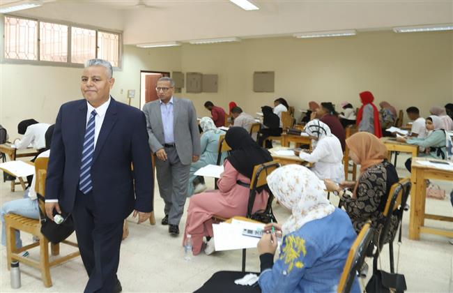 أكثر من 20ألف طالب وطالب يؤدون امتحانات الفصل الدراسي الأول بجامعة جنوب الوادى