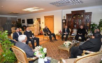 محافظ أسيوط يلتقى وفد شركة مصر الوسطى لتوزيع الكهرباء لمناقشة الموقف التنفيذى لمشروعات«حياة كريمة»