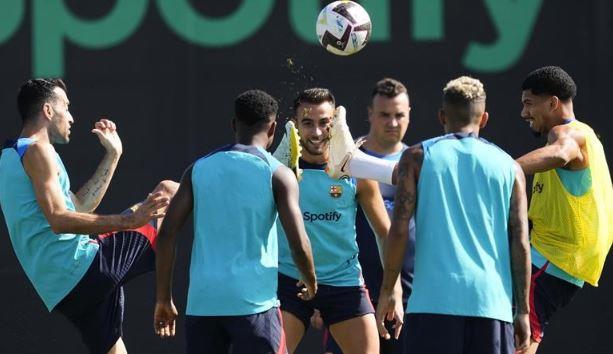 برشلونة يفتح باب رحيل لاعبه إلى البريميرليج