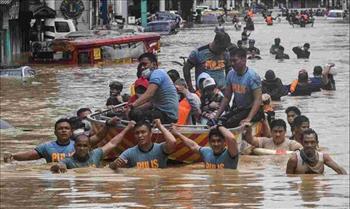  سلطات الفلبين تجلي آلاف الأسر شرقي البلاد بسبب فيضانات وانهيارات أرضية