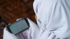 هل يجوز للحائض قراءة القرآن من الهاتف؟