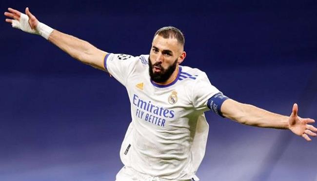 بعد صفقة رونالدو.. كريم بنزيما علي رادار النصر السعودي