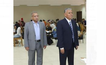 "غرباوي " يجري جولات تفقدية بامتحانات الفصل الدراسي الأول بكليات جنوب الوادي