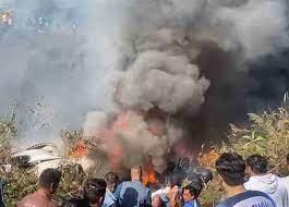   رئيس وزراء نيبال يدعو لعقد اجتماع طارئ على خلفية حادث تحطم طائرة وسط البلاد