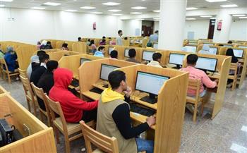   2232 طالب وطالبة بتمريض سوهاج يؤدون امتحانات الترم الأول إلكترونياً 