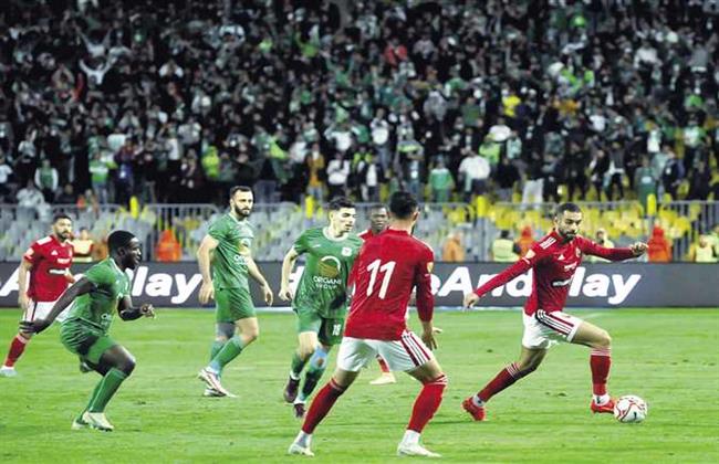تفاصيل ما حدث بين حكم مباراة الأهلي والمصري مع سيدعبد الحفيظ 