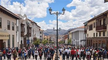   بيرو.. آلاف المتظاهرين يتوجهون إلى ليما رغم إعلان حالة الطوارئ
