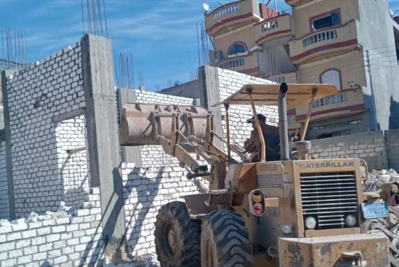 حملات مكبرة لإيقاف أعمال البناء المخالف بأحياء الثغر